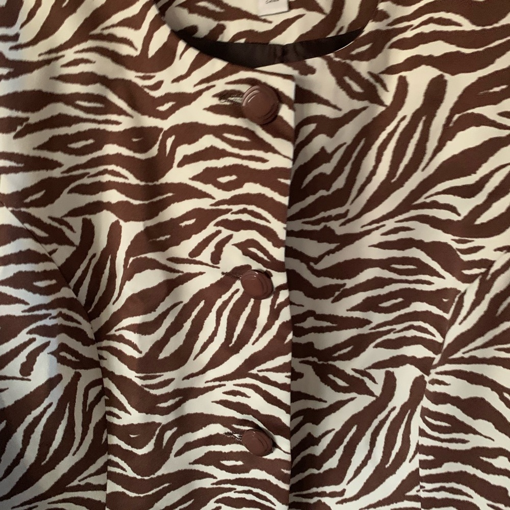 Suit - Picture 3 of 3